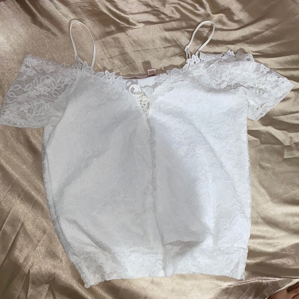 XS Willow-root cold shoulder lace-up top